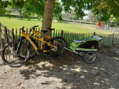 E-mountainbike met kinderkar